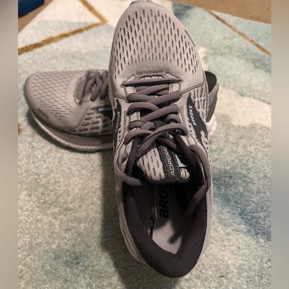 Brooks Women's Adrenaline GTS 21 Size 5 Wide/D